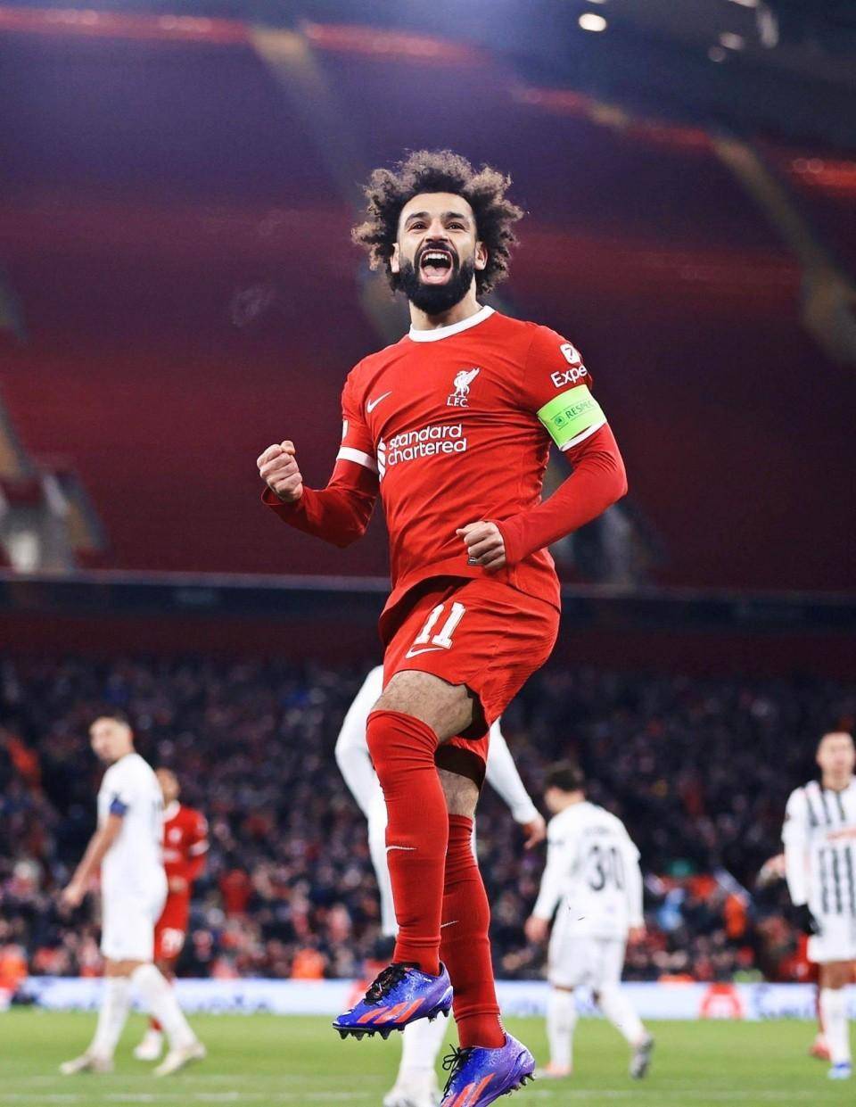 凯恩在利物浦比赛中败北,高光表现引发热议! 凯恩在利物浦比赛中败北,高光表现引发热议!