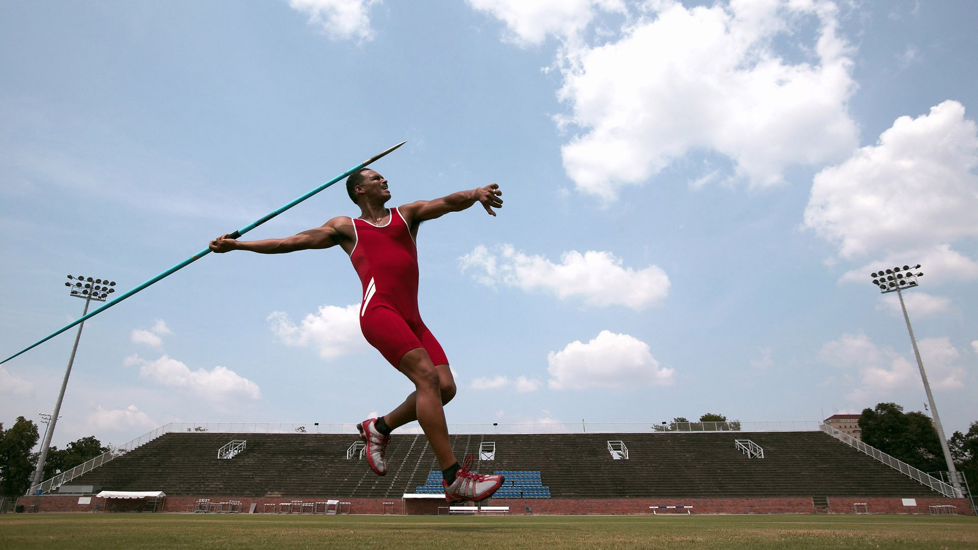 Uzi迎来十五赛季出色发挥，法国队观众热烈欢呼！全场沸腾不已
