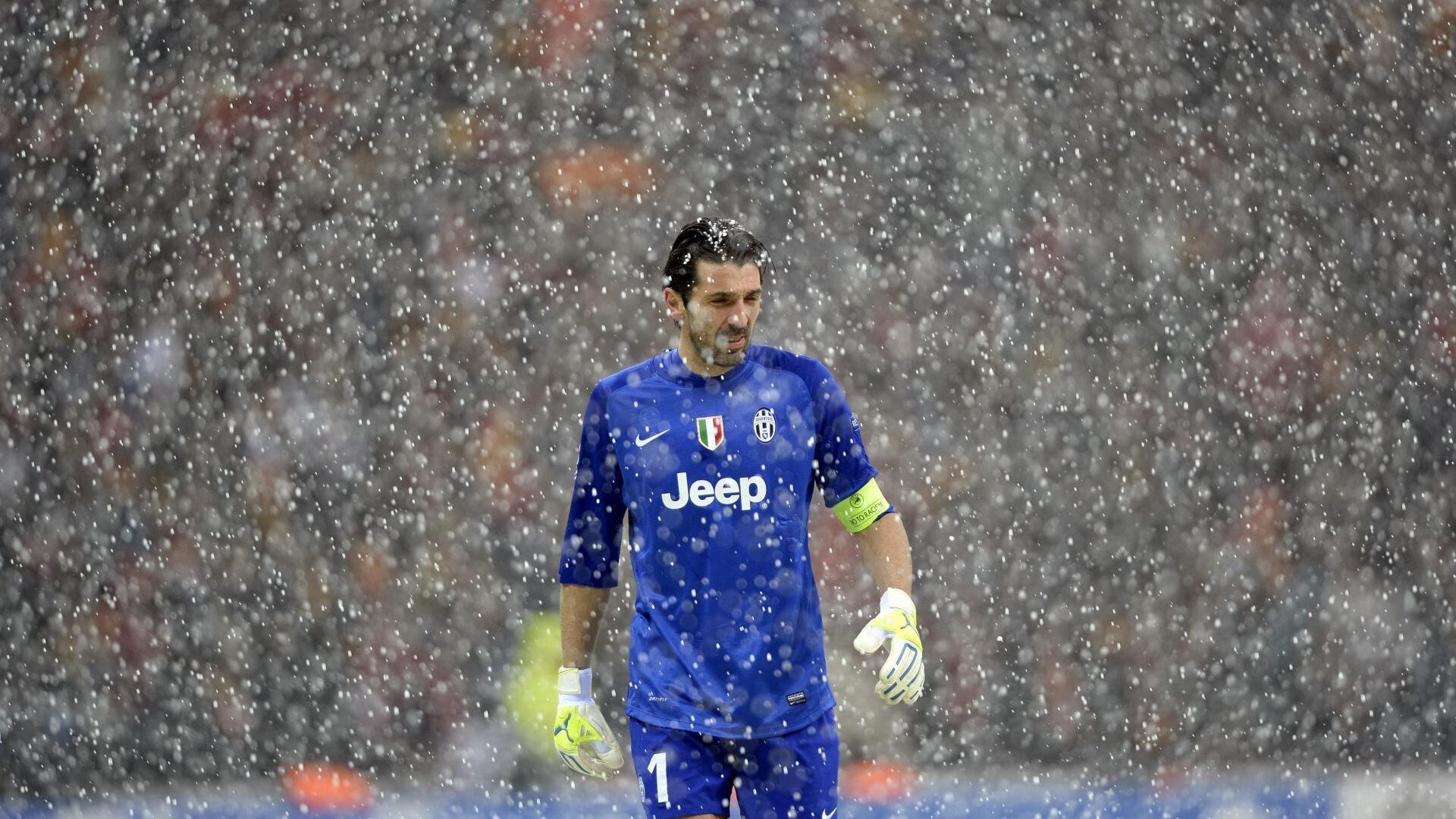 浓眉哥回归赛场,战术调整首场状态亮眼,湖人观众沸腾!