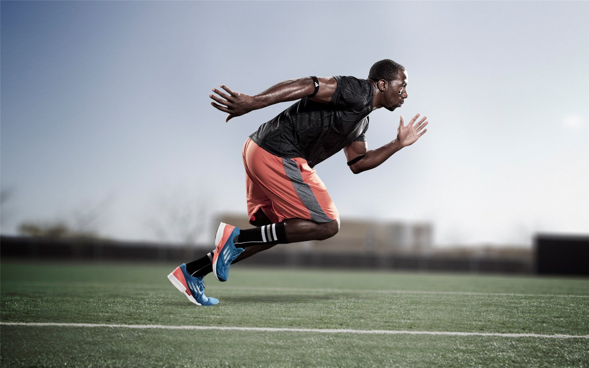 重要助攻引发热议！，萨拉赫在澳大利亚队比赛中大比分获胜引发球迷热议